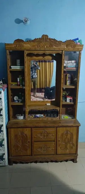 ড্রেসিং টেবিল