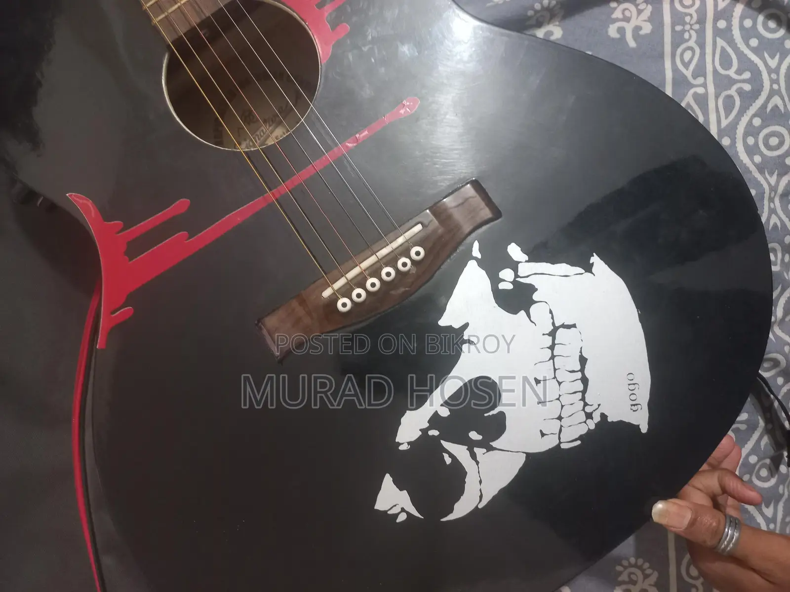 গিটার বিক্রি হবে