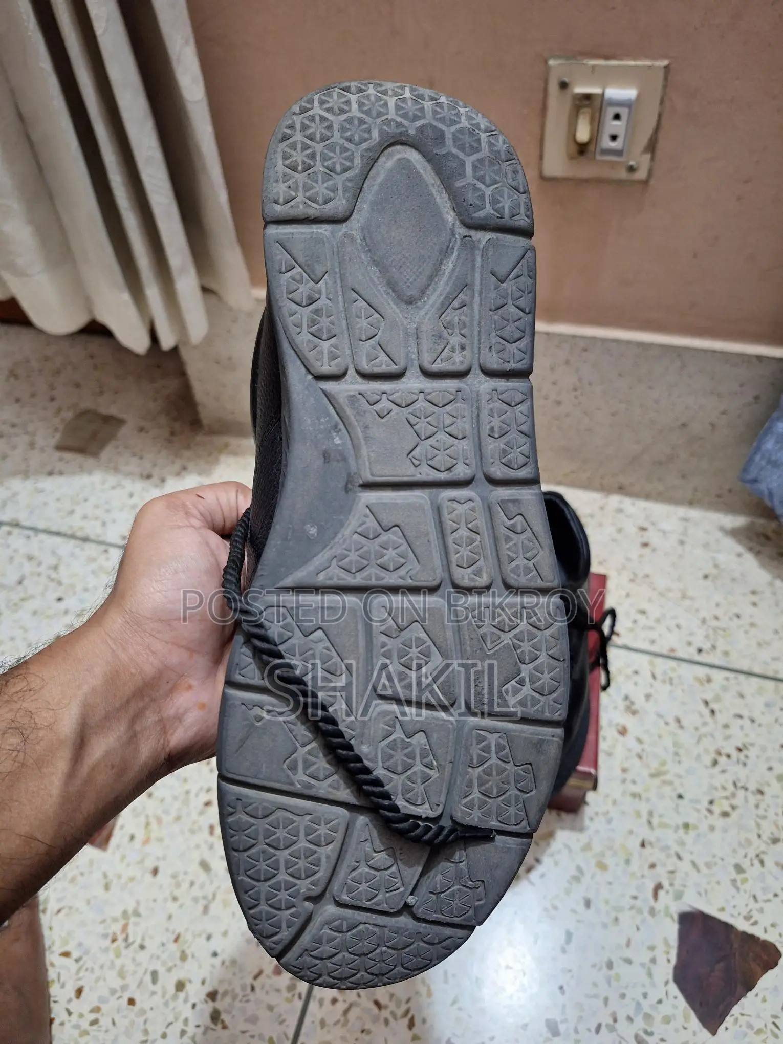 Leather Sneakers. Export Quality. Size 42/43