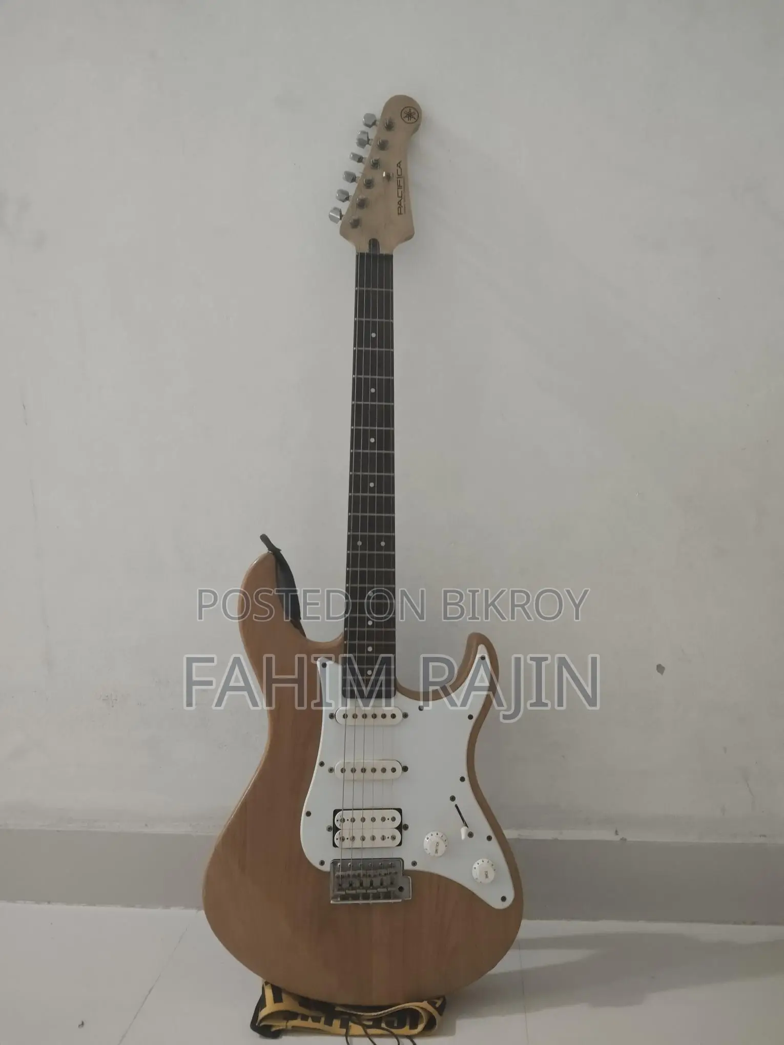 Yamaha Pacifia 112j Electric Guitar