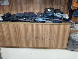 দোকানের আসবাবপত্র