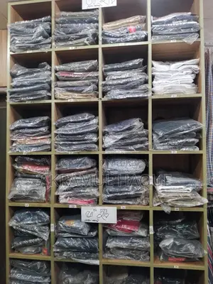 দোকানের আসবাবপত্র