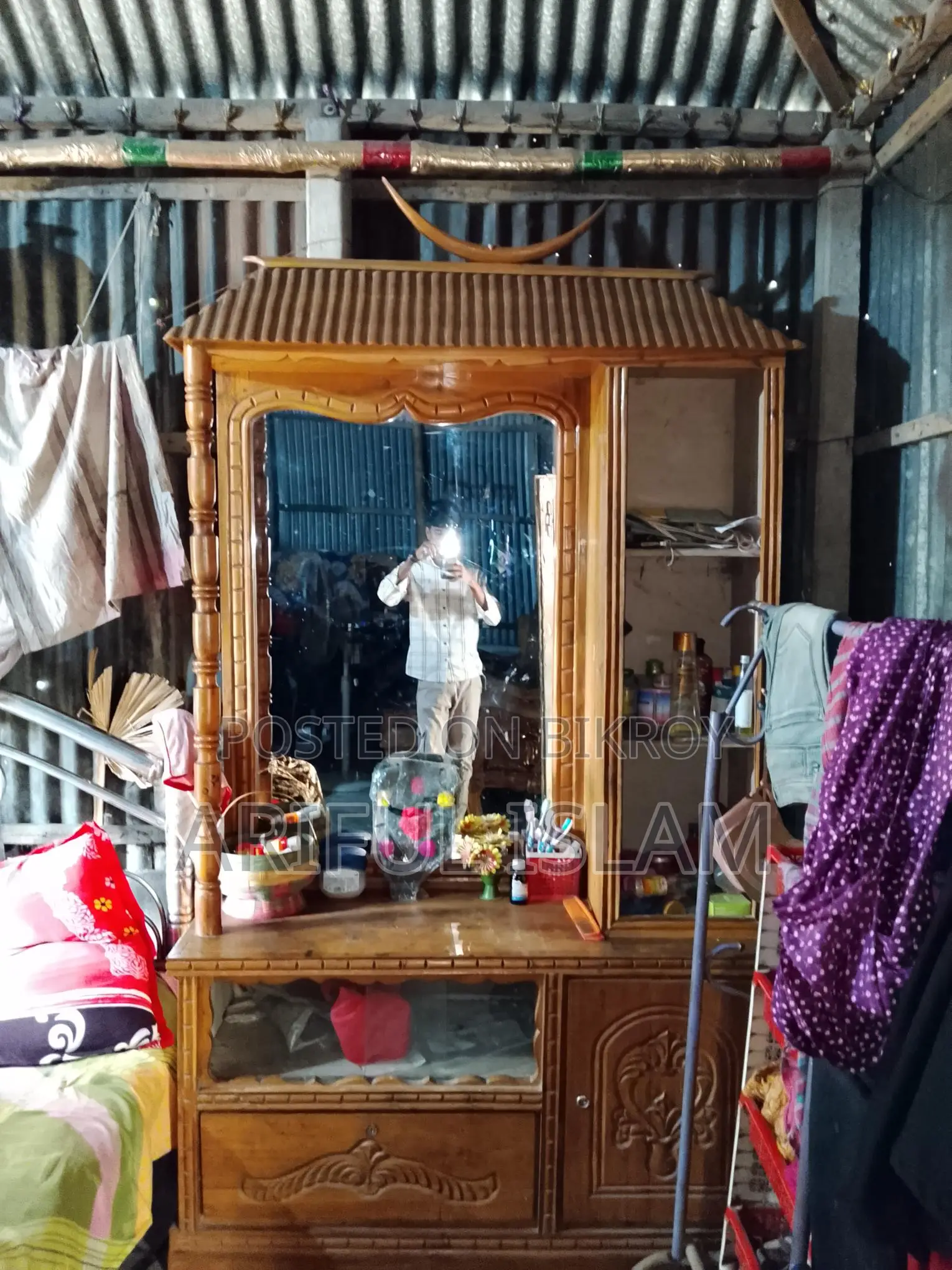 আকাশ মনি কাঠের ড্রেসিং টেবিল বিক্রি করা হবে