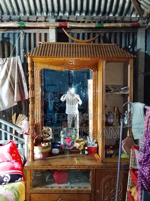 আকাশ মনি কাঠের ড্রেসিং টেবিল বিক্রি করা হবে