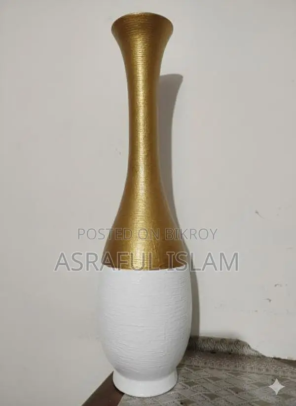 ফুলদানি বিক্রি হবে