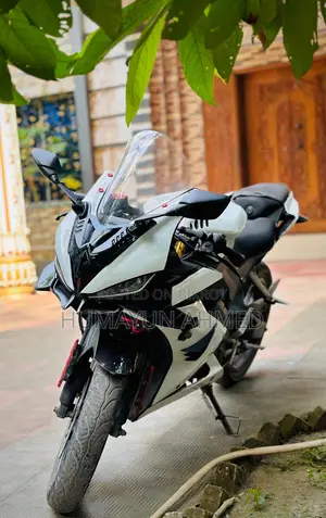 Yamaha R15 2018