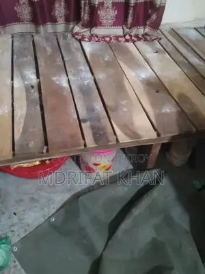পুরাতন চৌকি খাট বিক্রি হবে সাথে তোষক আছে