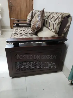 ৫ আসনের সোফা সেট।