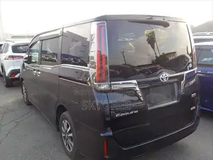 Toyota Esquire GI Premium Package- 2020