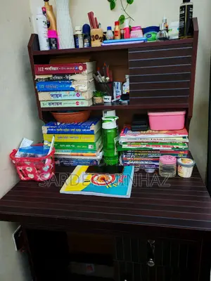 স্টাডি টেবিল