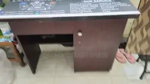 পড়ার টেবিল