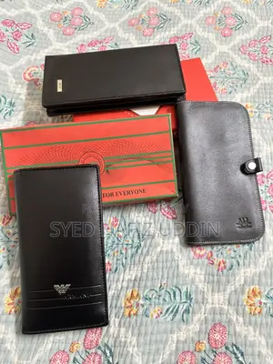 ৩টি ব্র্যান্ড নিউ ওয়ালেট