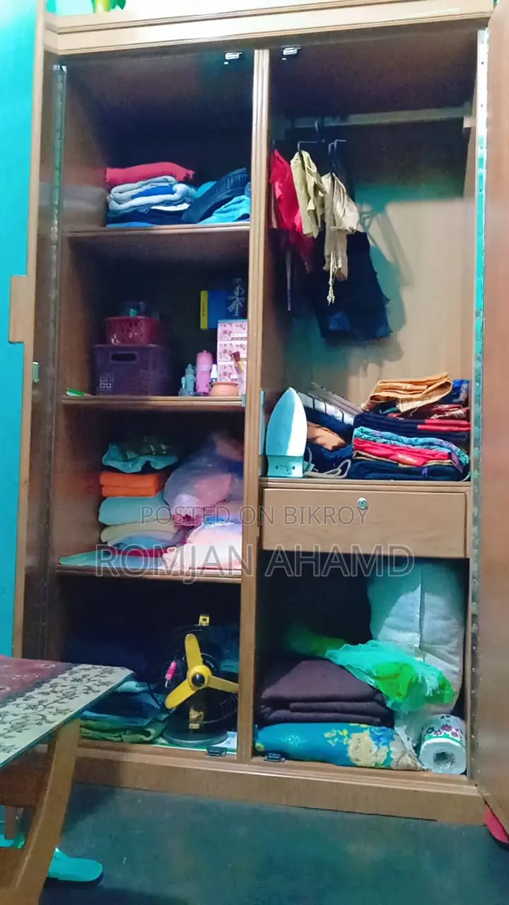 আলমারি বিক্রয় হবে