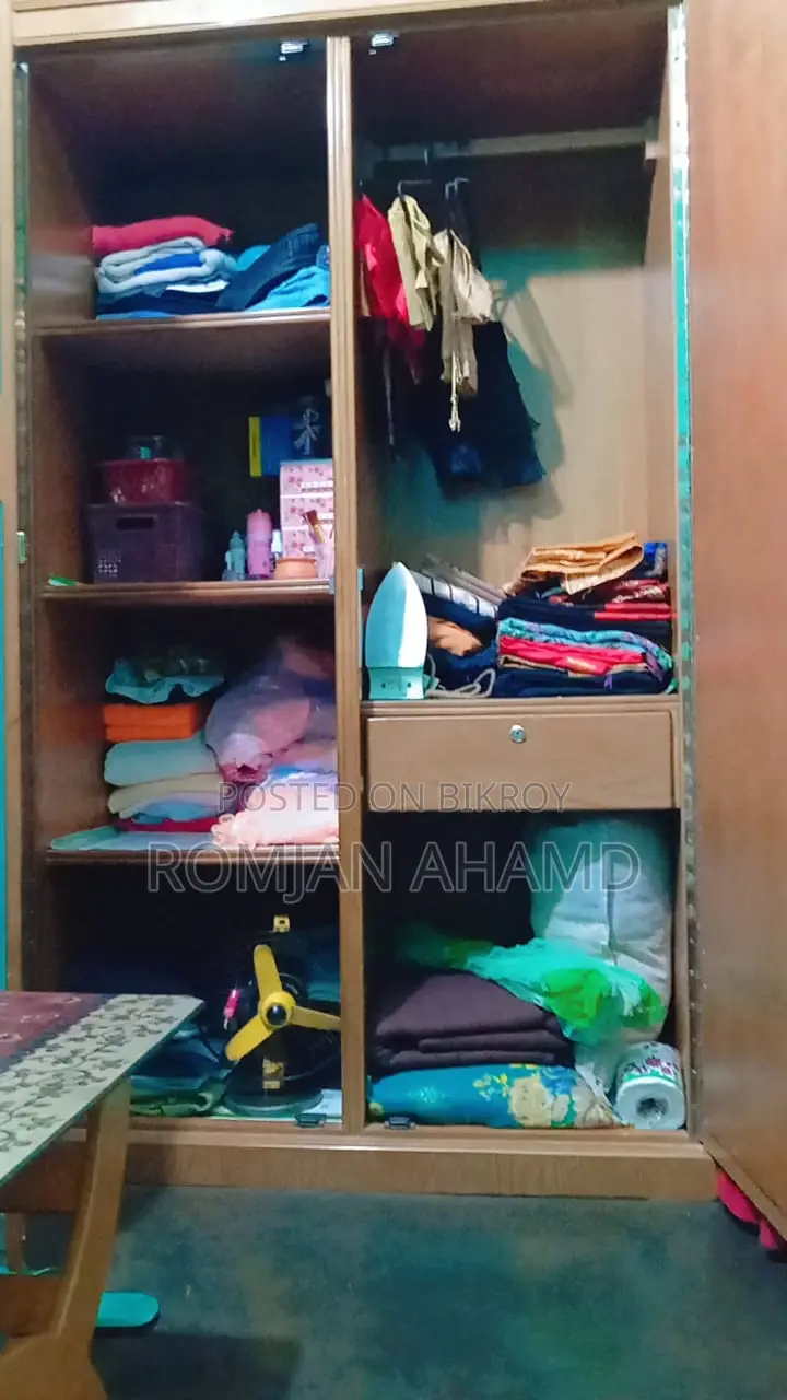 আলমারি বিক্রয় হবে