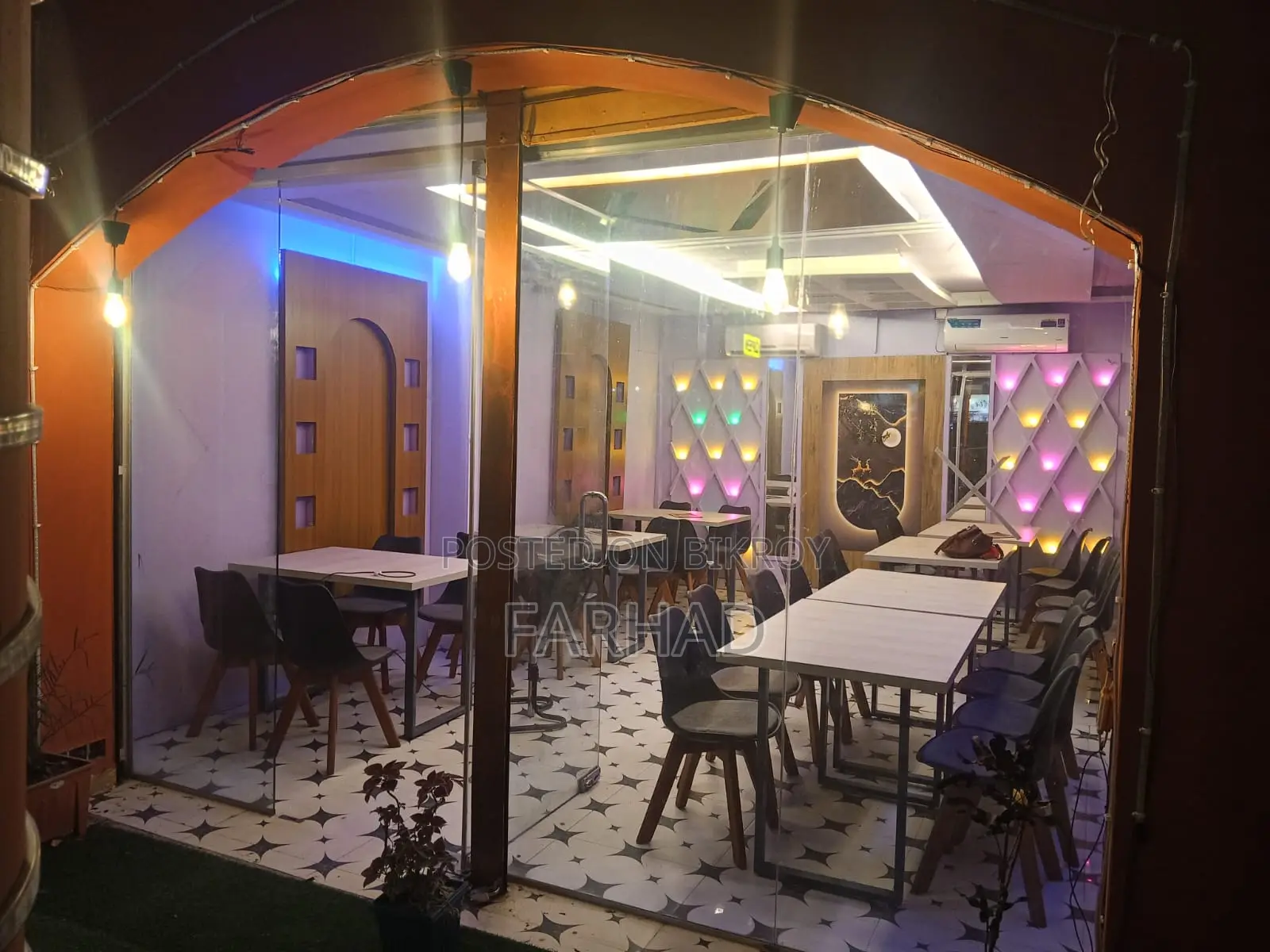 একটি রানিং রেস্টুরেন্টের হাফ মালিকানা পরিবর্তন হবে
