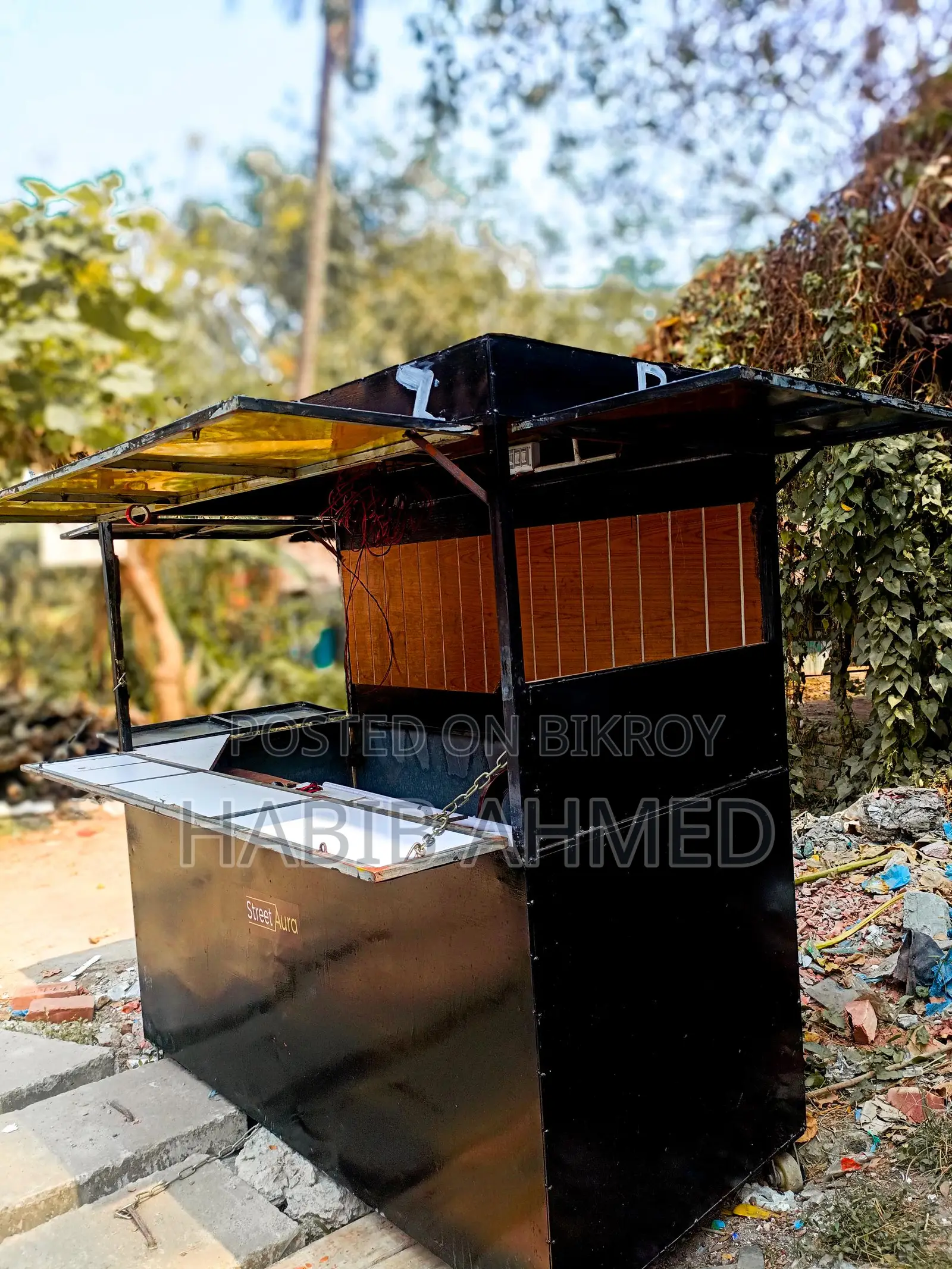 4 pase khola jay stall moto vitore sundor vabe boste parben