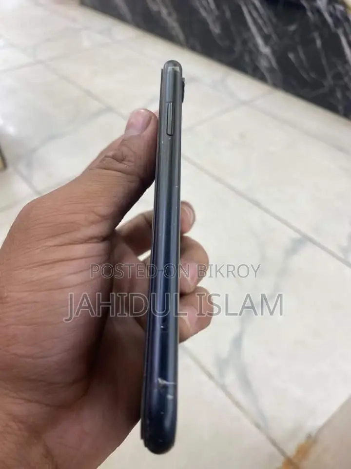 Apple iPhone XR 64gb (Used)