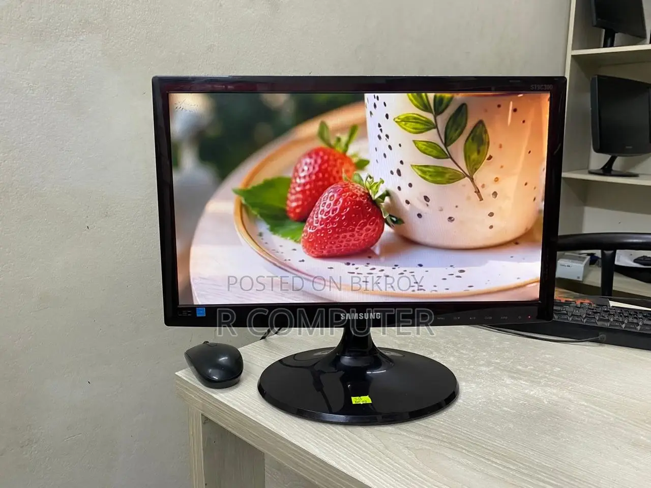 Samsung S19C300 | 19" LED Monitor HD Display VGA Full Fresh
