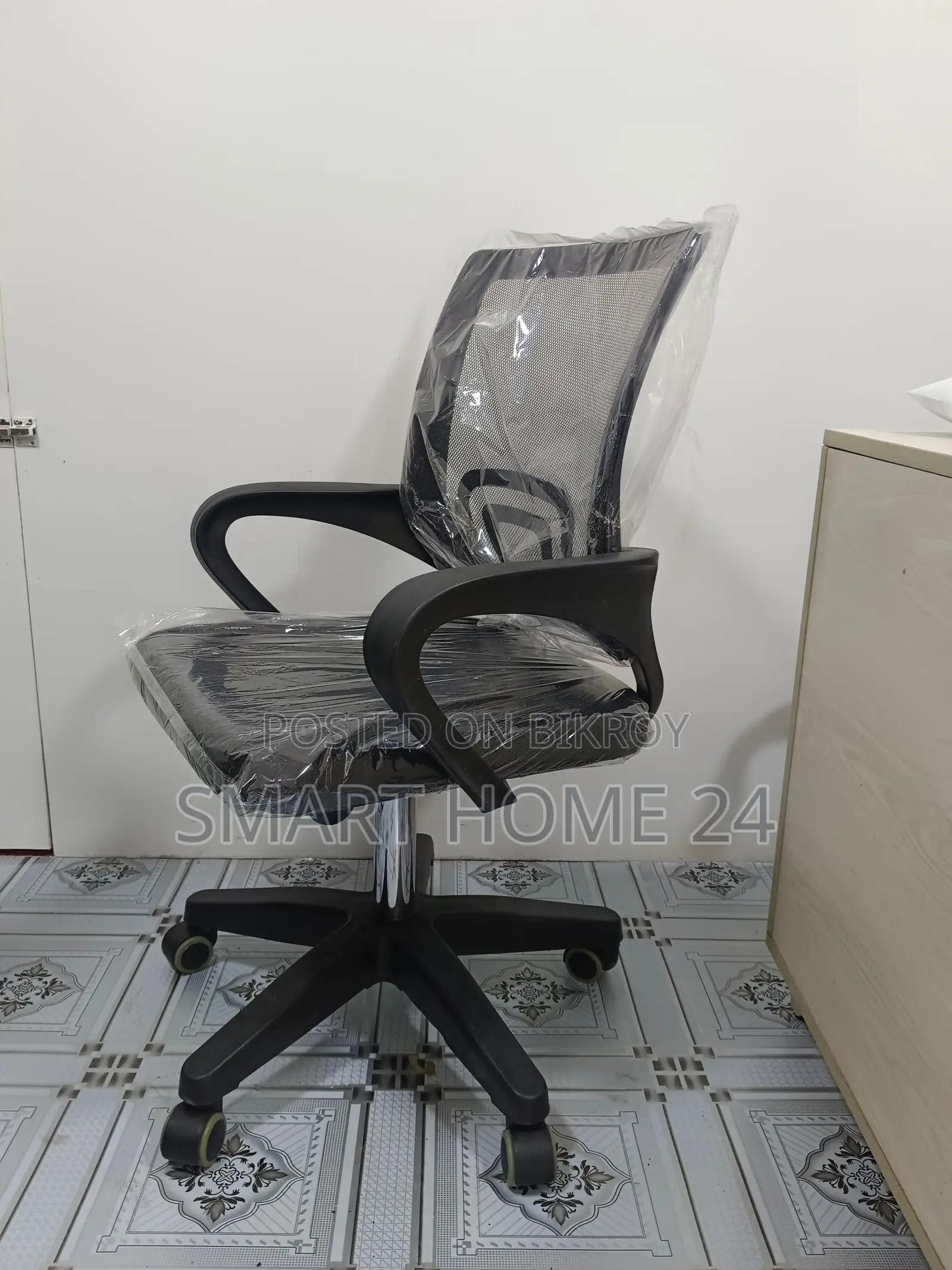 Modern Breathable Mesh Visitor Chair – Ergonomic Design, Smart Look & Durable