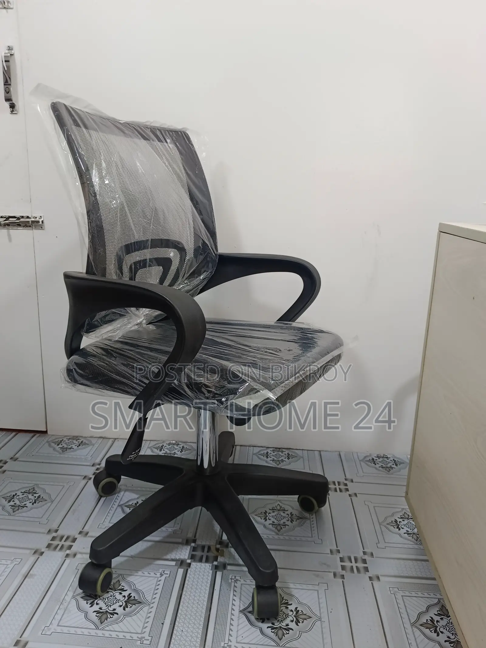 Modern Breathable Mesh Visitor Chair – Ergonomic Design, Smart Look & Durable
