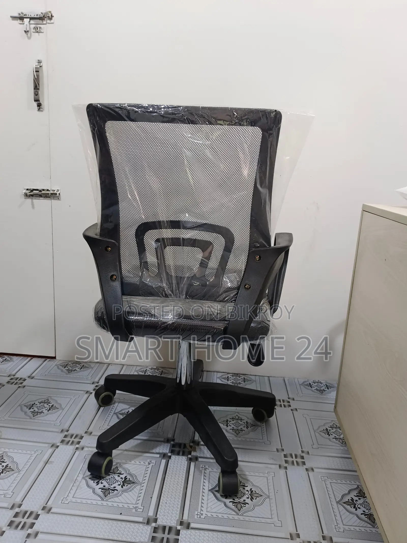 Modern Breathable Mesh Visitor Chair – Ergonomic Design, Smart Look & Durable