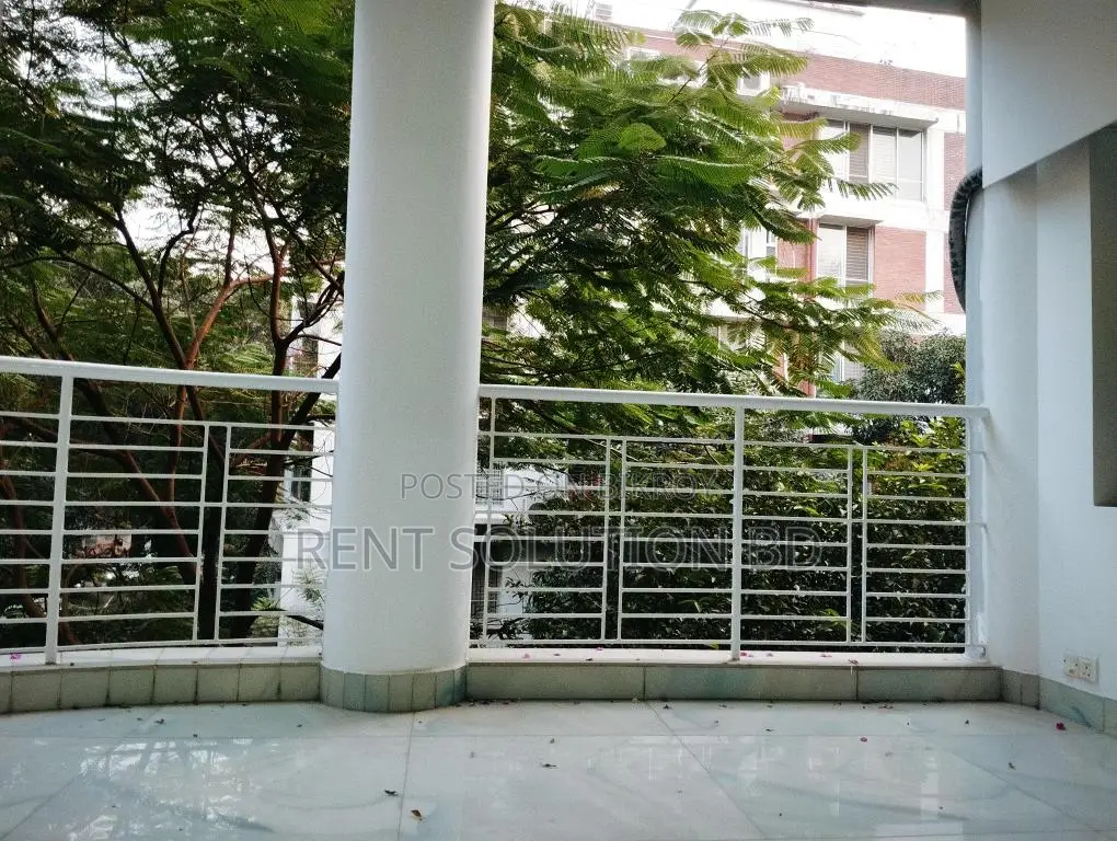 Semi furnished nice apartment for rent in north Gulshan