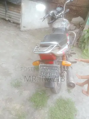 Bajaj CT 100 2018