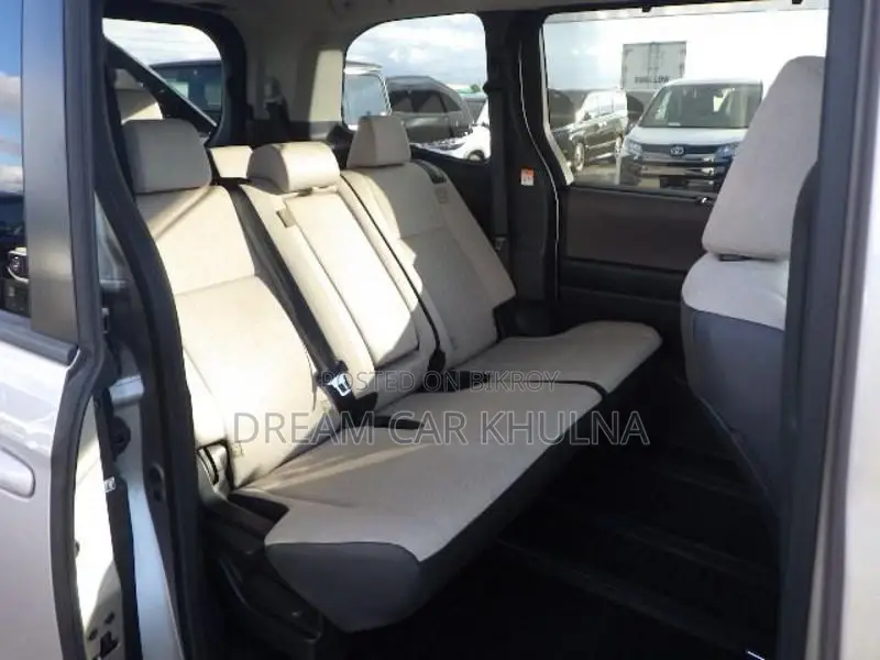 Toyota Noah G brown Base int2022 2022