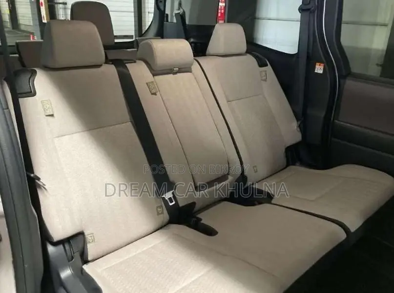 Toyota Noah G brown Base int2022 2022