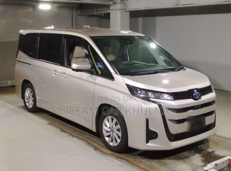 Toyota Noah G brown Base int2022 2022