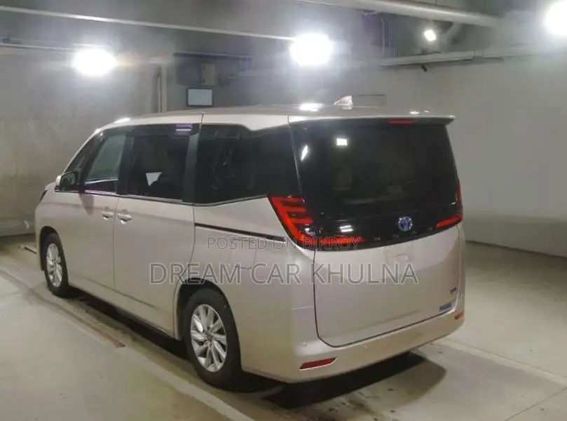 Toyota Noah G brown Base int2022 2022