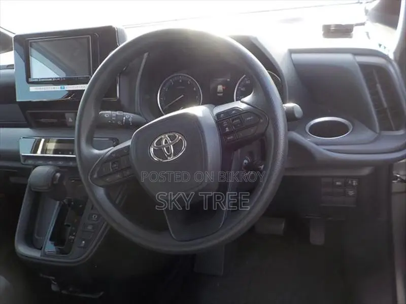 Toyota Noah X P K G 2022