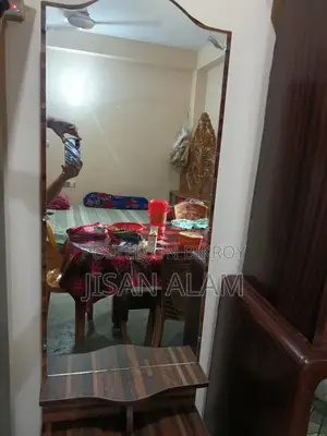 ফ্রেশ কন্ডিশনের ১টি বড় সাইজের বুকশেলফ ও ড্রেসিং টেবিল..