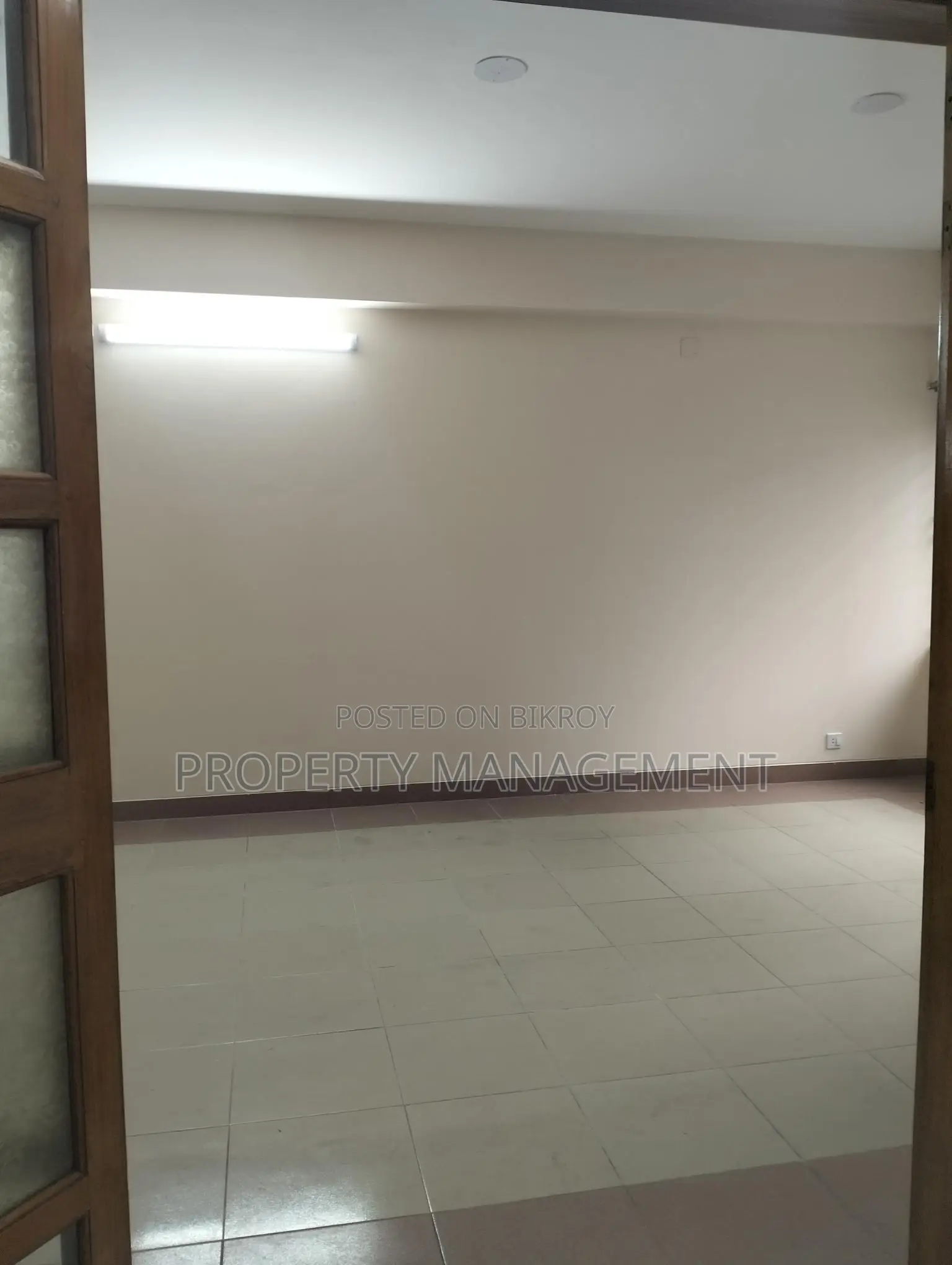 গুলশানে ২৬০০ বর্গফুটের ৫ম তলার অফিস ভাড়া