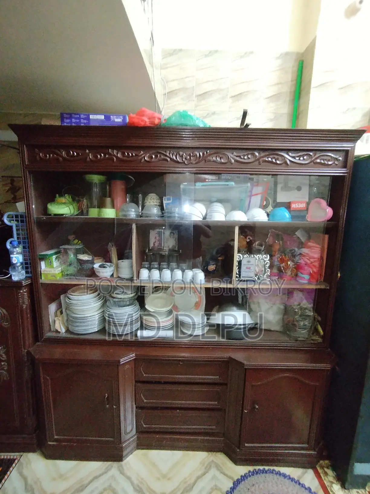 Showcases Sell