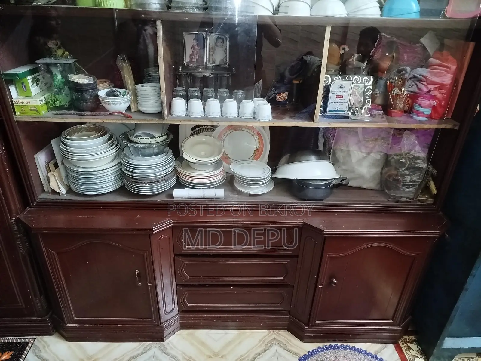 Showcases Sell