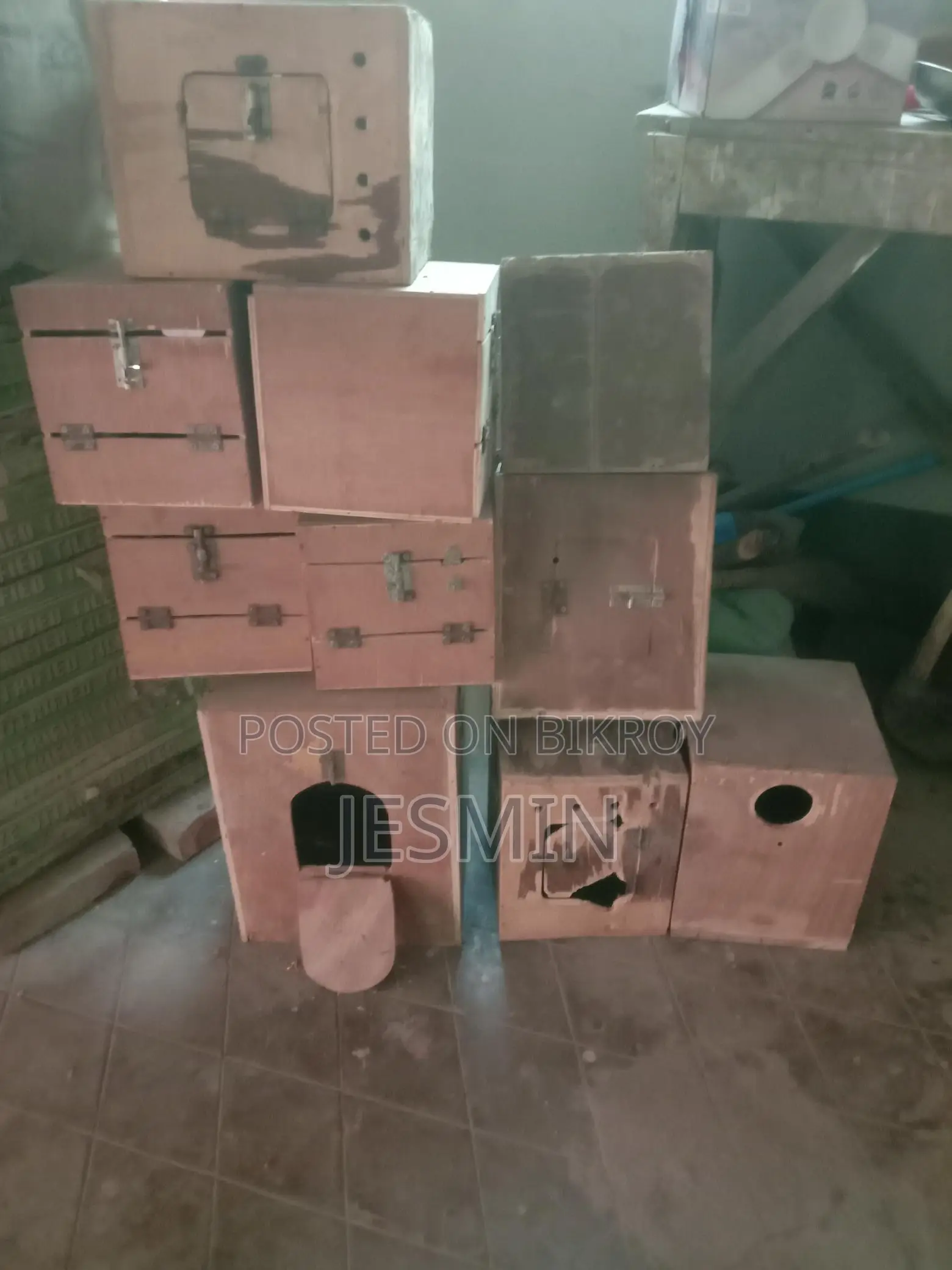 খাঁচা ও ব্লিডিং বক্স