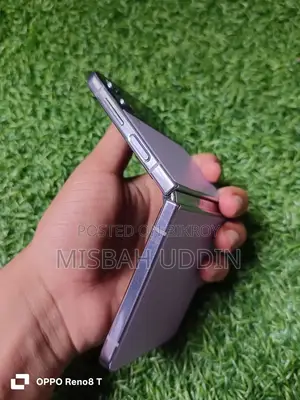 Samsung Galaxy Z Flip 4 (Used)