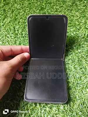 Samsung Galaxy Z Flip 4 (Used)
