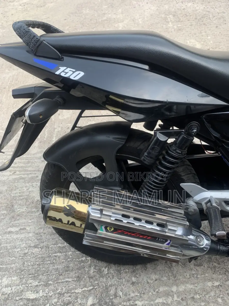 Bajaj Pulsar 150 . 2016