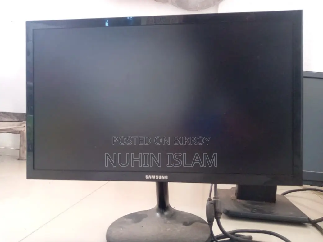 ASUS PC with 19" Samsung Monitor