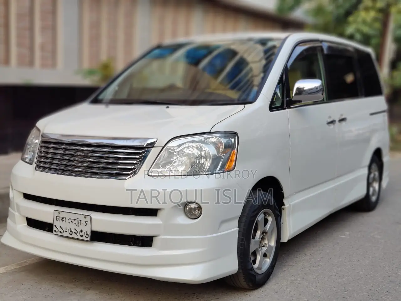 Toyota Noah 2003