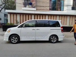 Toyota Noah 2003