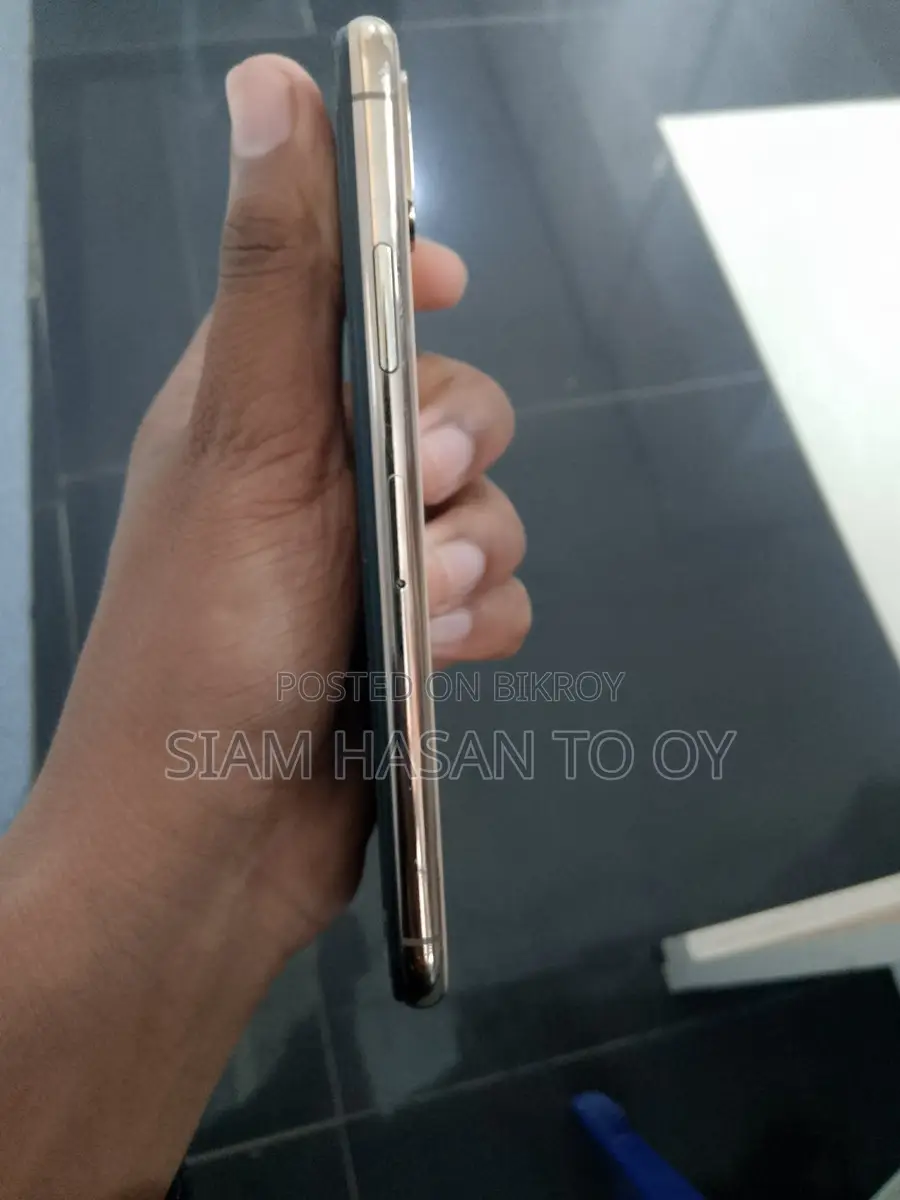 Apple iPhone XS (Used)