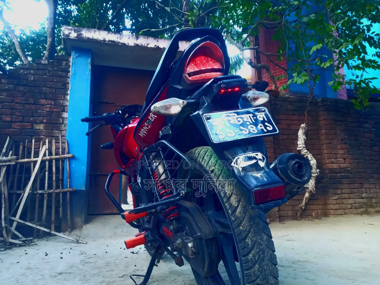 হিরো হাংক ২০১২ লাল