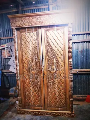 সেগুন কাঠের আলমারি