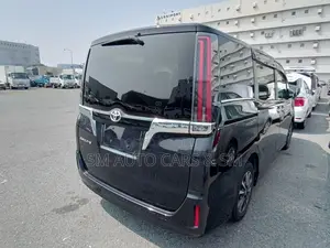 Toyota Esquire Non Hybrid Gi Black 2020