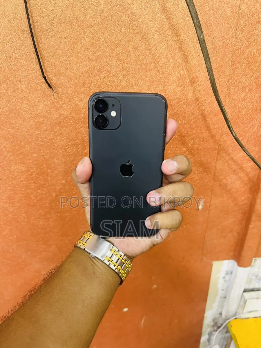 Apple iPhone 11 . (Used)
