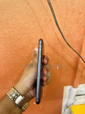 Apple iPhone 11 . (Used)