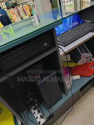 পোশাকের শোরুমের যাবতীয় মালামাল বিক্রি করতে চাই